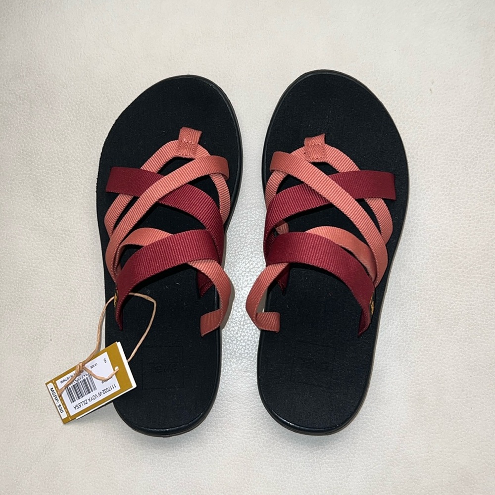 NWT Teva sandal- size 5, pumpkin/rust color